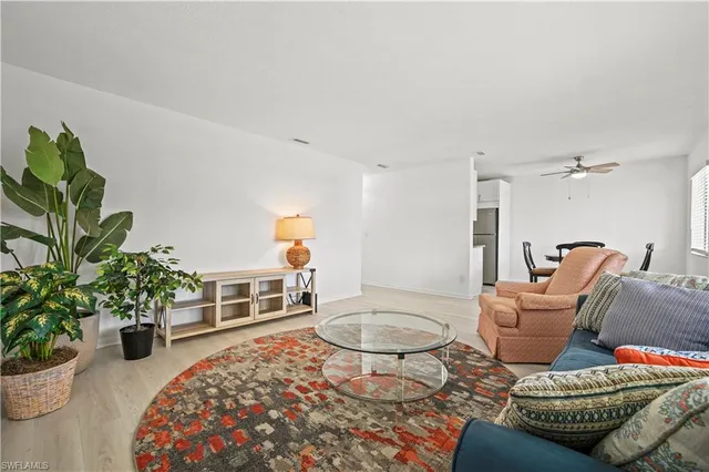 $1,800 | 4607 Bayshore Drive, Unit K7, Naples, FL 34112