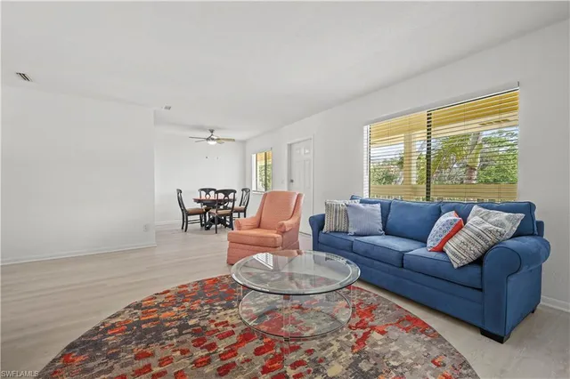 $1,800 | 4607 Bayshore Drive, Unit K7, Naples, FL 34112