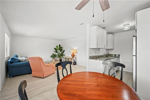 $1,800 | 4607 Bayshore Drive, Unit K7, Naples, FL 34112