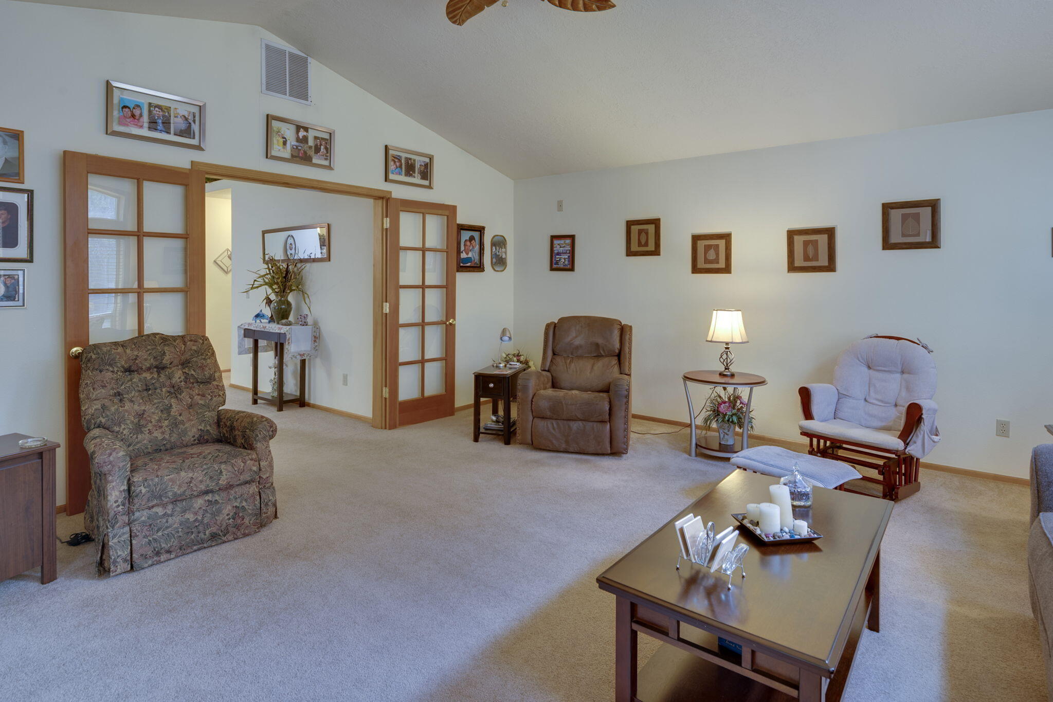 15939 Old Mill Road La Pine, OR 97739 - Photo 24 of 53 Family room