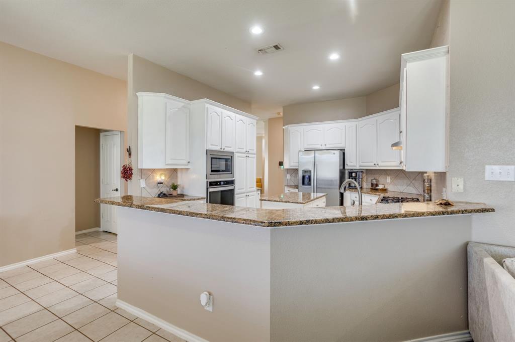 779 Little Ridge Court Burleson, TX 76028 - Photo 7 of 40