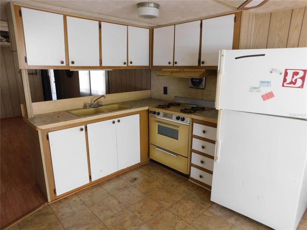 34912 Hawkiowa Road Dade City, FL 33523 - Photo 6 of 7 a kitchen with a stove a refrigerator and a sink