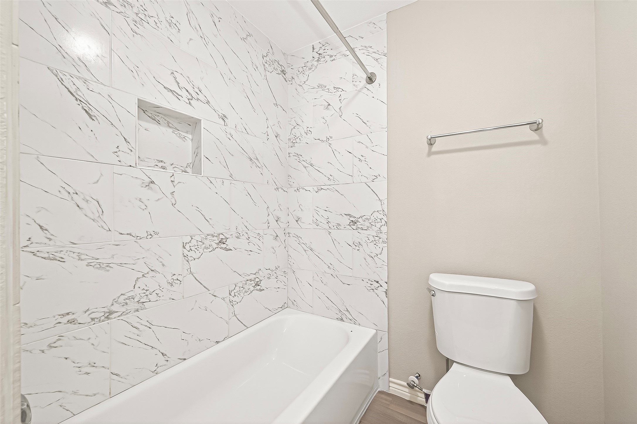 1401 5th Street Rosenberg, TX 77471 - Photo 42 of 50 Unit 210: bathroom