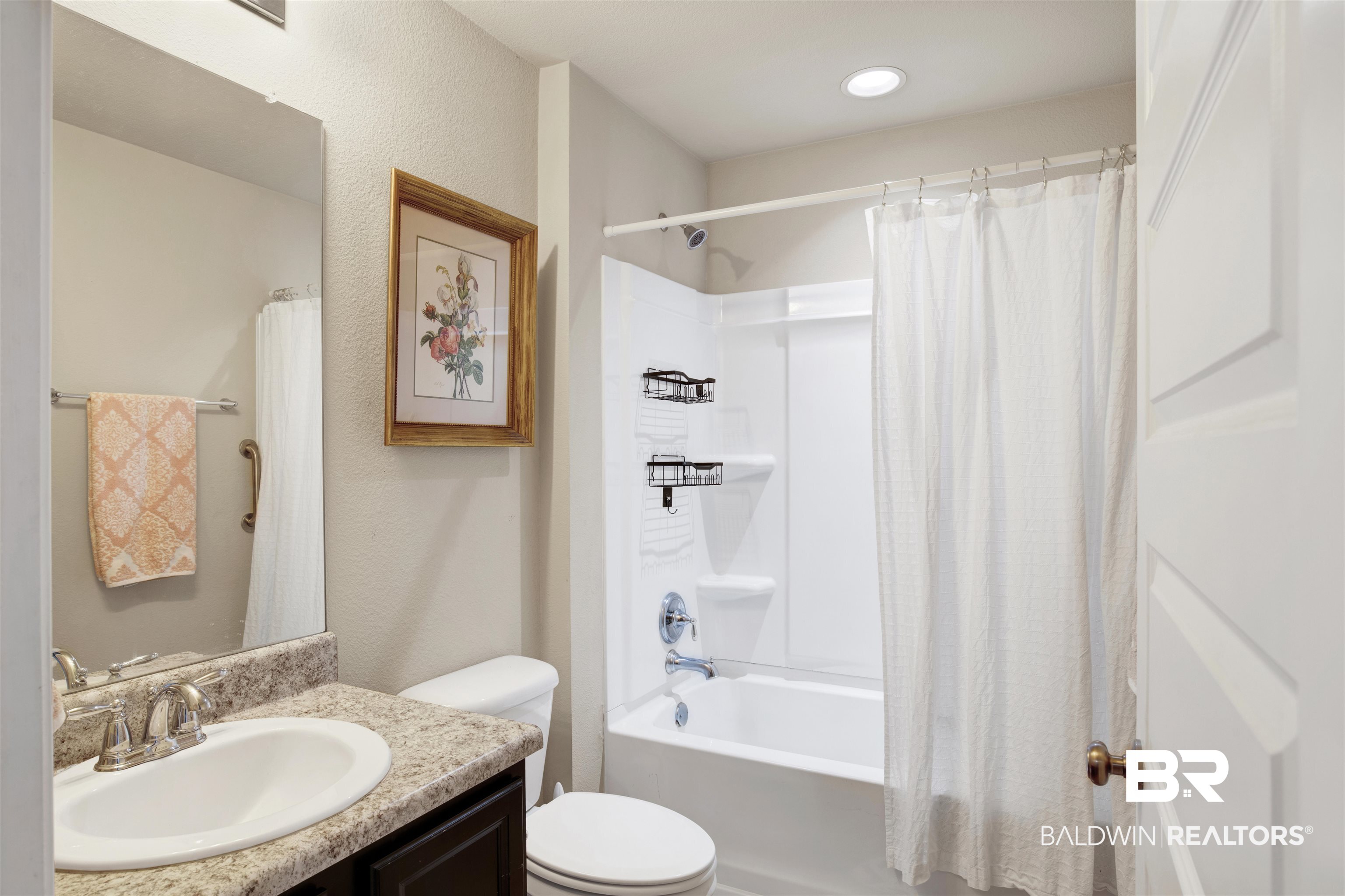 17474 Harding Drive Foley, AL 36535 - Photo 15 of 22 Guest Bathroom