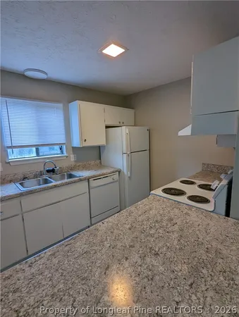 $925 | 833 Applewood Lane, Fayetteville, NC 28303