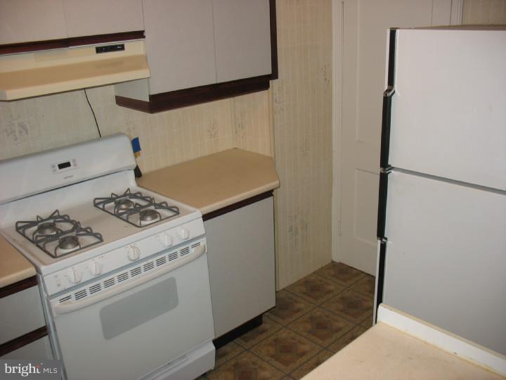 1511 Beverly Road Philadelphia, PA 19138 - Photo 4 of 14 Kitchen
