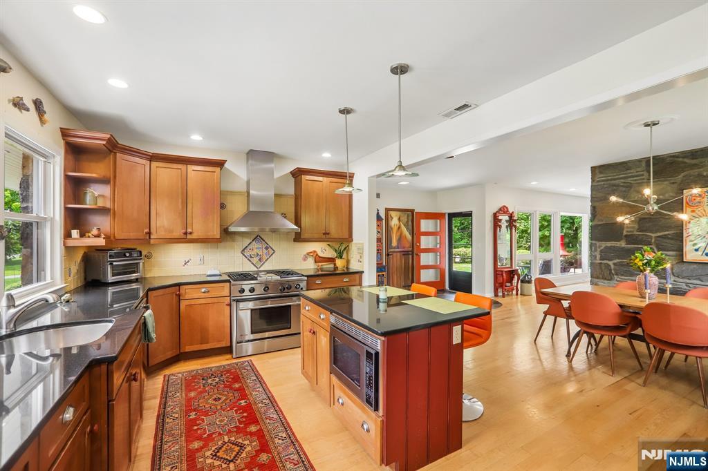 95 Yantacaw Brook Road Montclair, NJ 07043 - Photo 16 of 48