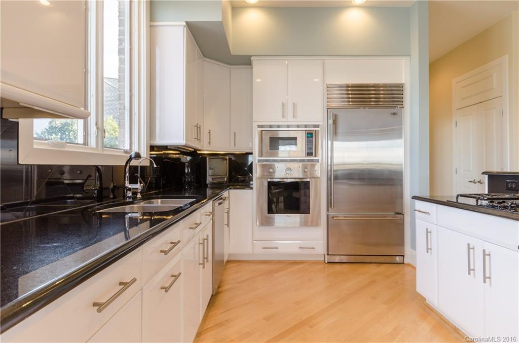 14044 Point Lookout Road Charlotte, NC 28278 - Photo 11 of 24 Gallery Image 11