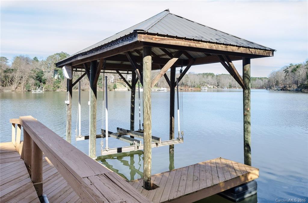 14044 Point Lookout Road Charlotte, NC 28278 - Photo 4 of 24 Gallery Image 4