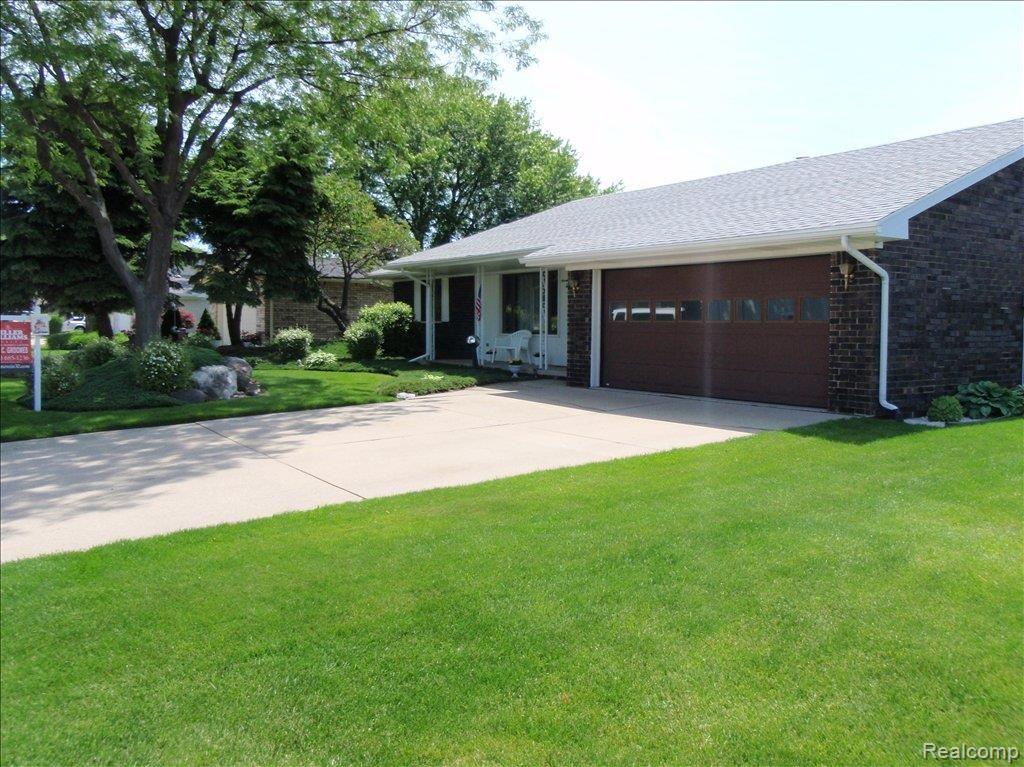 7295 Riverside Drive Algonac, MI 48001 - Photo 2 of 8 P6160094