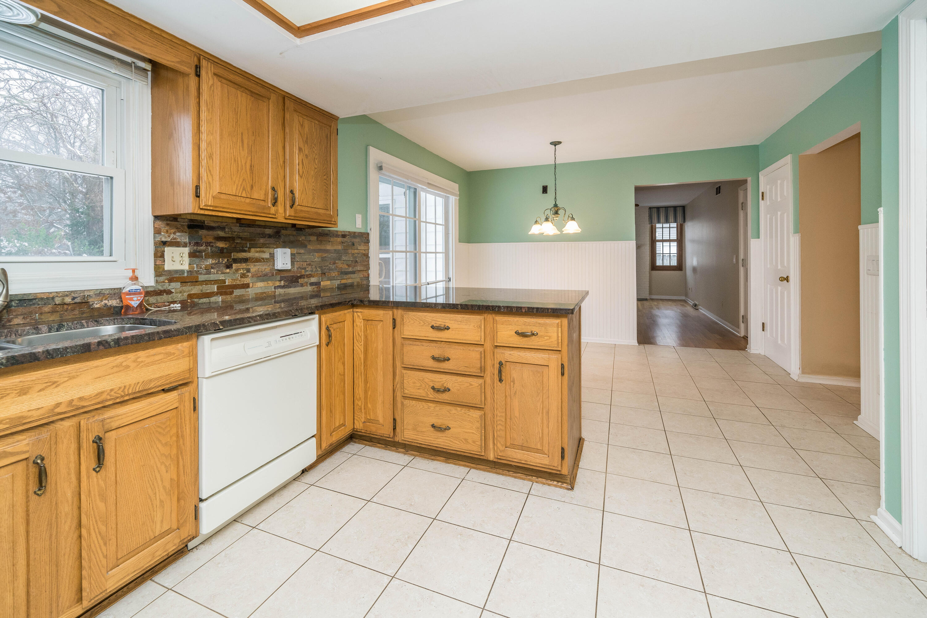 808 Newgate Road Kalamazoo, MI 49006 - Photo 8 of 36 808_Newgate_08