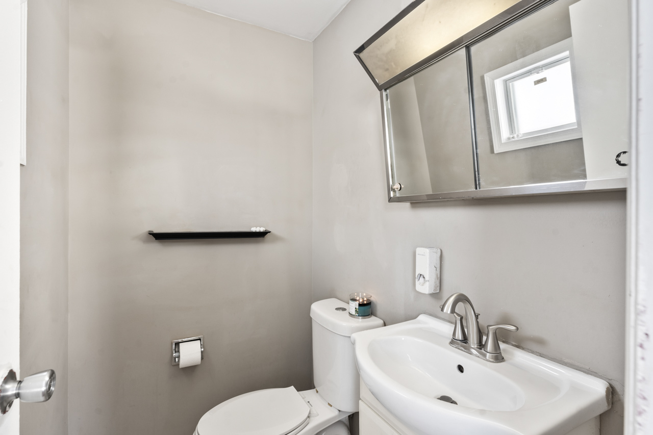 727 Lacy Avenue Streamwood, IL 60107 - Photo 20 of 30 a bathroom with a toilet sink and mirror