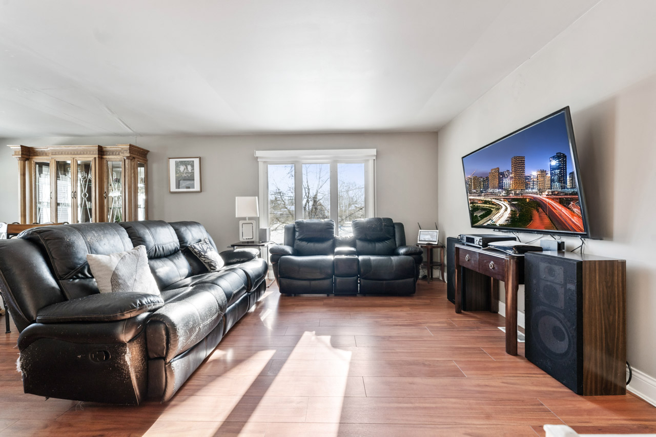 727 Lacy Avenue Streamwood, IL 60107 - Photo 6 of 30 a living room with furniture and a flat screen tv