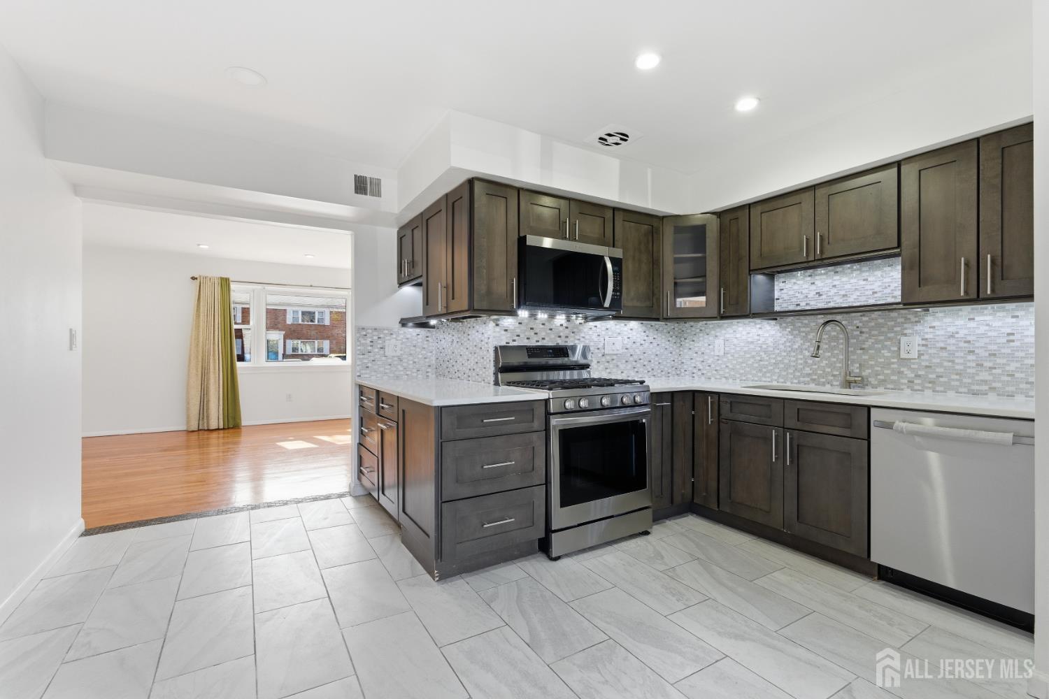 161 Evergreen Road, Unit 2A Edison, NJ 08837 - Photo 8 of 15