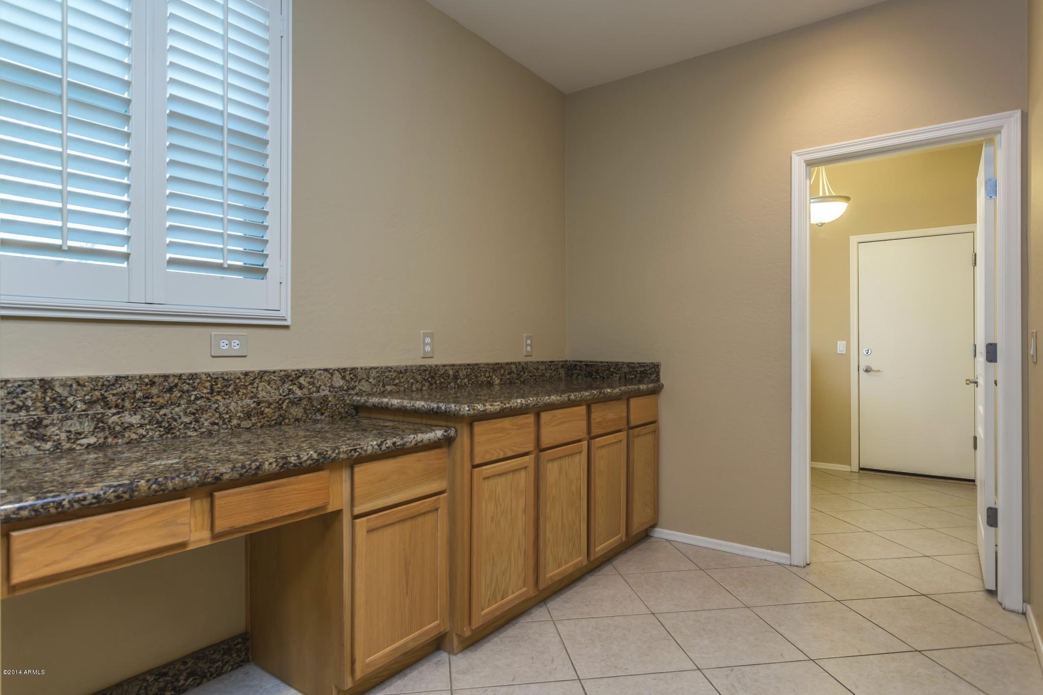 18313 North Stonegate Road Maricopa, AZ 85138 - Photo 17 of 37 StorageoffKit
