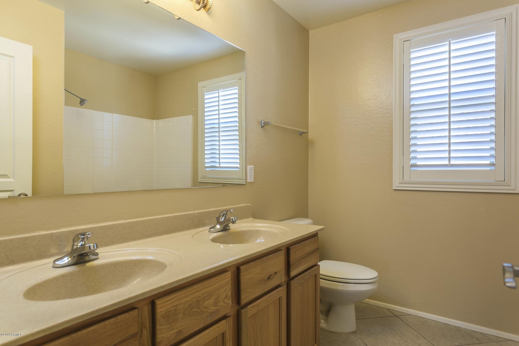 18313 North Stonegate Road Maricopa, AZ 85138 - Photo 29 of 37 USBath
