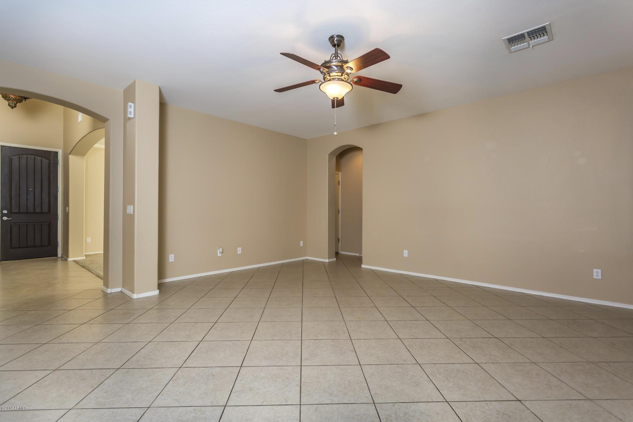 18313 North Stonegate Road Maricopa, AZ 85138 - Photo 9 of 37 FamilyRtoFrontDr