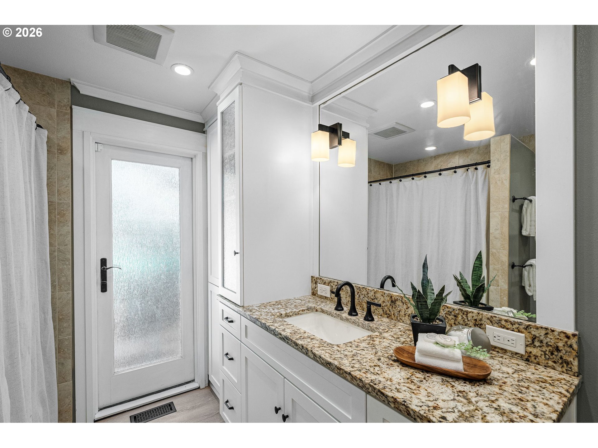 5309 Southwest Childs Road Lake Oswego, OR 97035 - Photo 20 of 36 Bathroom