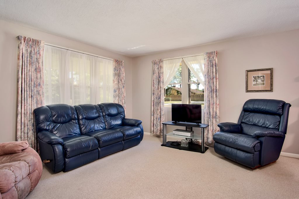 6781 Piney Woods Road Foley, AL 36535 - Photo 8 of 16 Living Room