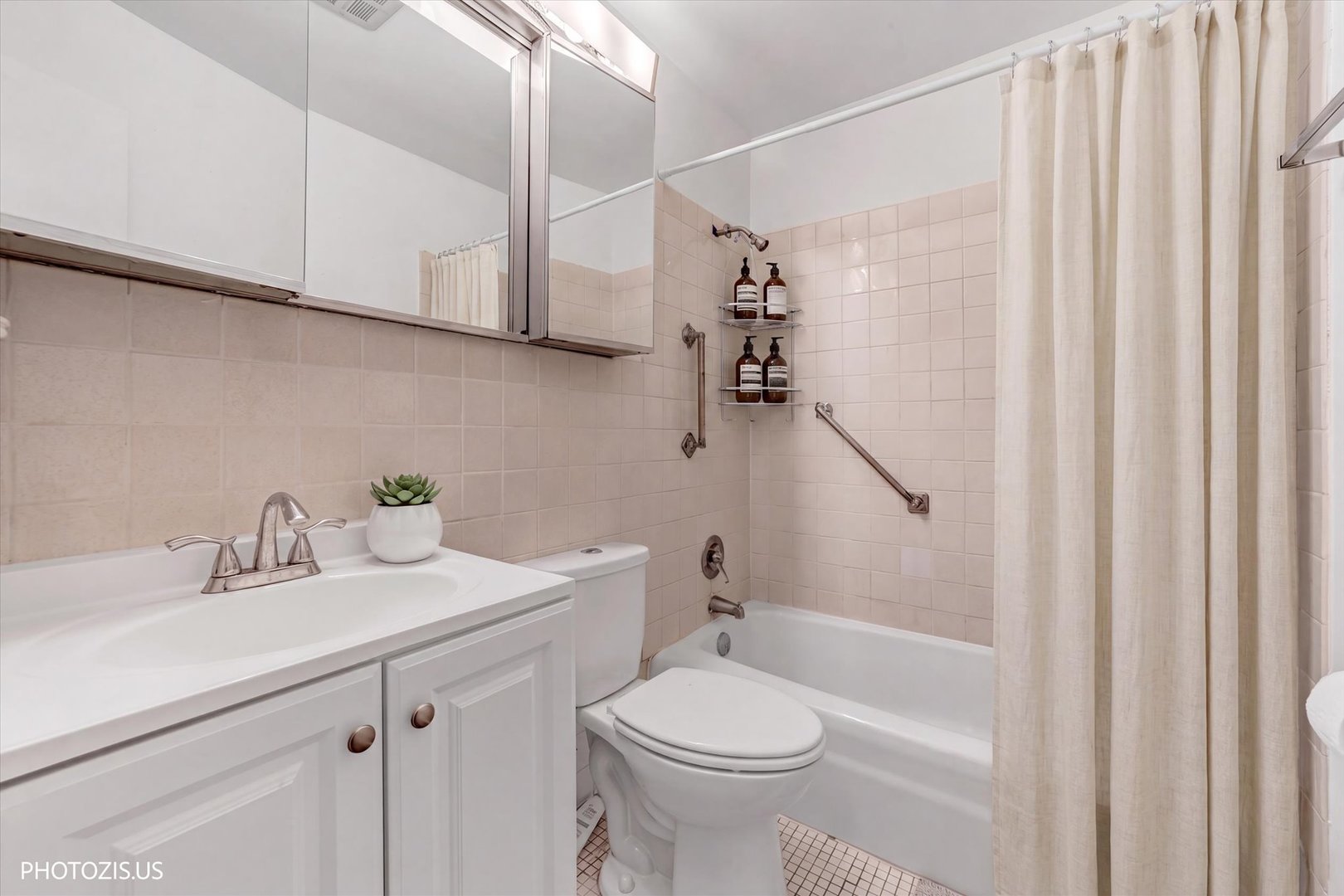8232 Niles Center Road, Unit 311 Skokie, IL 60077 - Photo 8 of 12