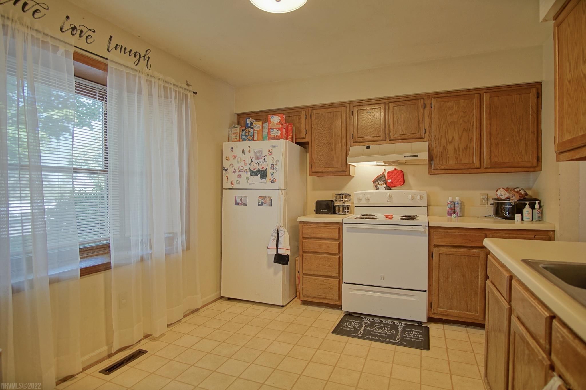 2513 Ridge Road Blacksburg, VA 24060 - Photo 4 of 40 Gallery Image 4