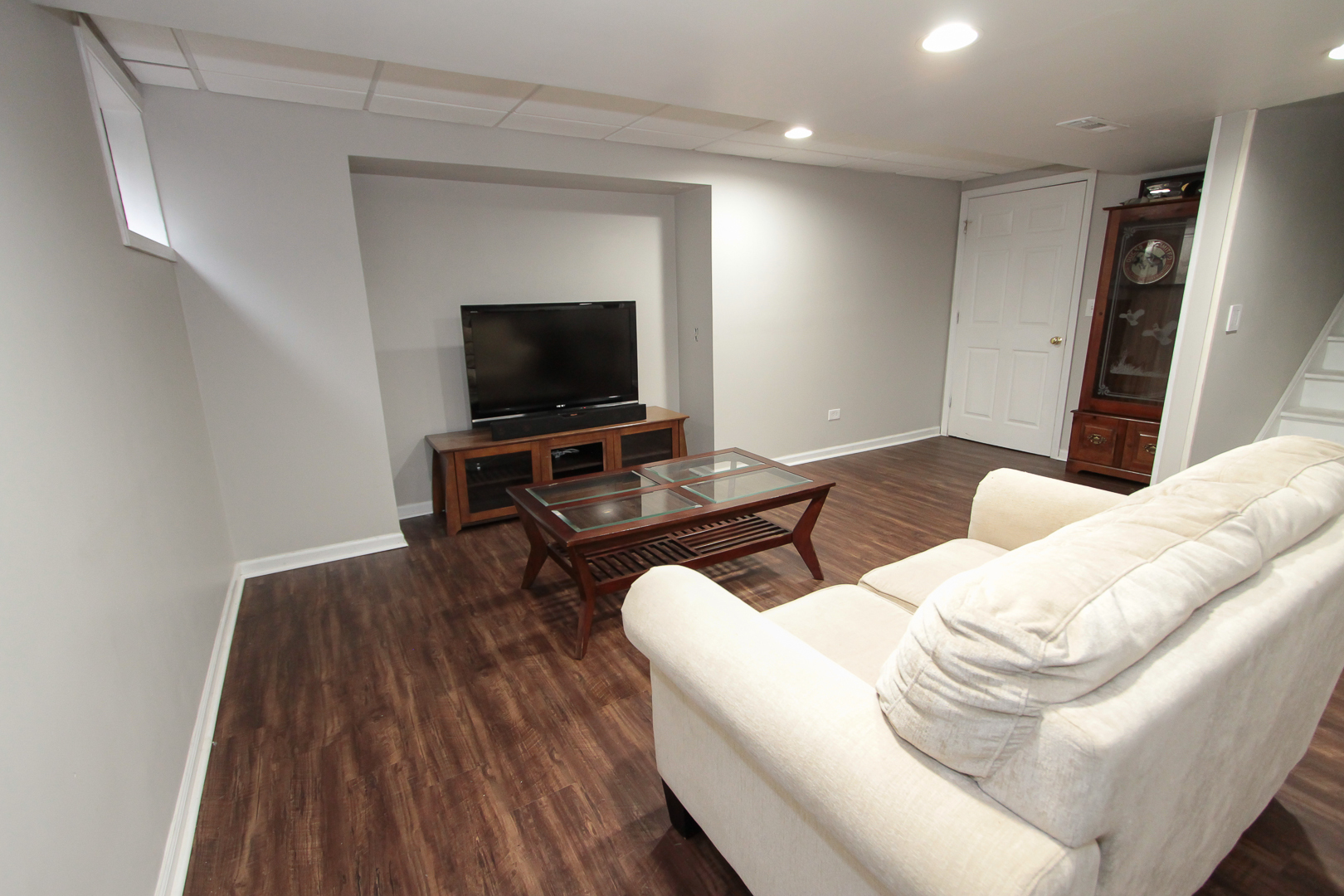 1474 Knotty Pine Drive Elgin, IL 60123 - Photo 18 of 21 a living room with furniture and a flat screen tv