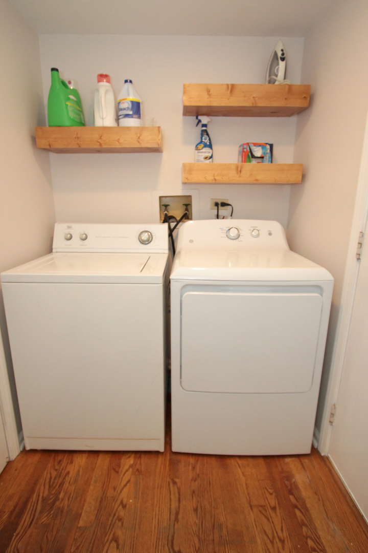 1474 Knotty Pine Drive Elgin, IL 60123 - Photo 5 of 21 a utility room with dryer and washer