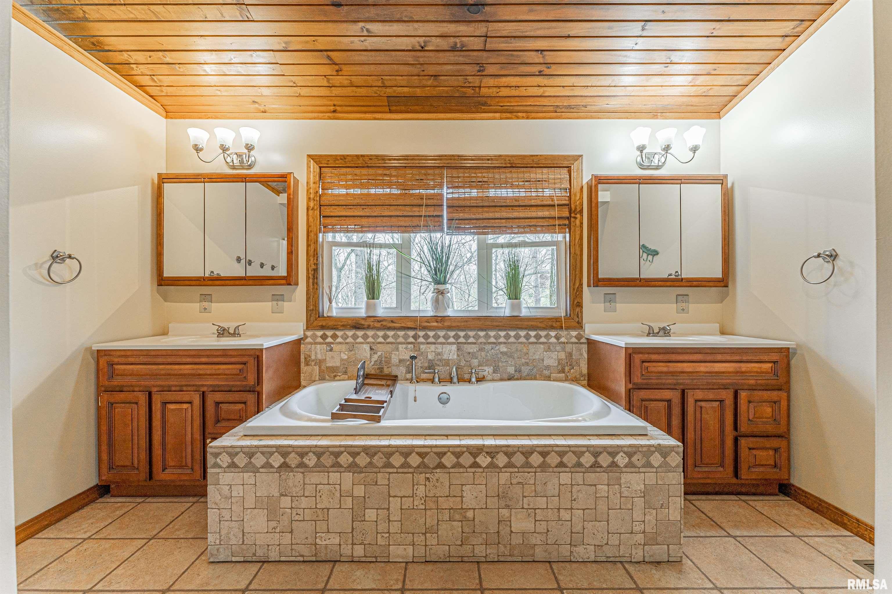 21623 Lago Drive Delavan, IL 61734 - Photo 24 of 42