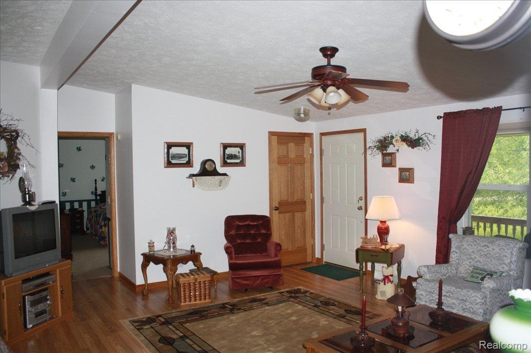 2754 Hadley Road Lapeer, MI 48446 - Photo 17 of 24 living room