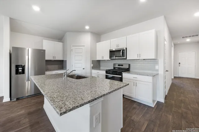 $2,200 | 1641 Lilyturf, New Braunfels, TX 78130