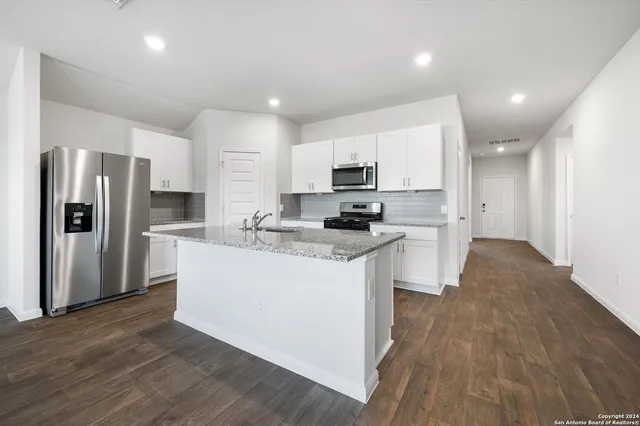 $2,200 | 1641 Lilyturf, New Braunfels, TX 78130