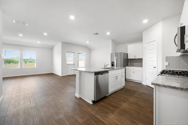 $2,200 | 1641 Lilyturf, New Braunfels, TX 78130