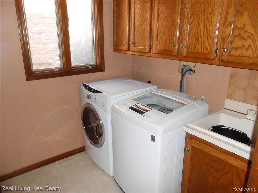 742 Stanford Circle Rochester, MI 48309 - Photo 26 of 35 Laundry1.JPG