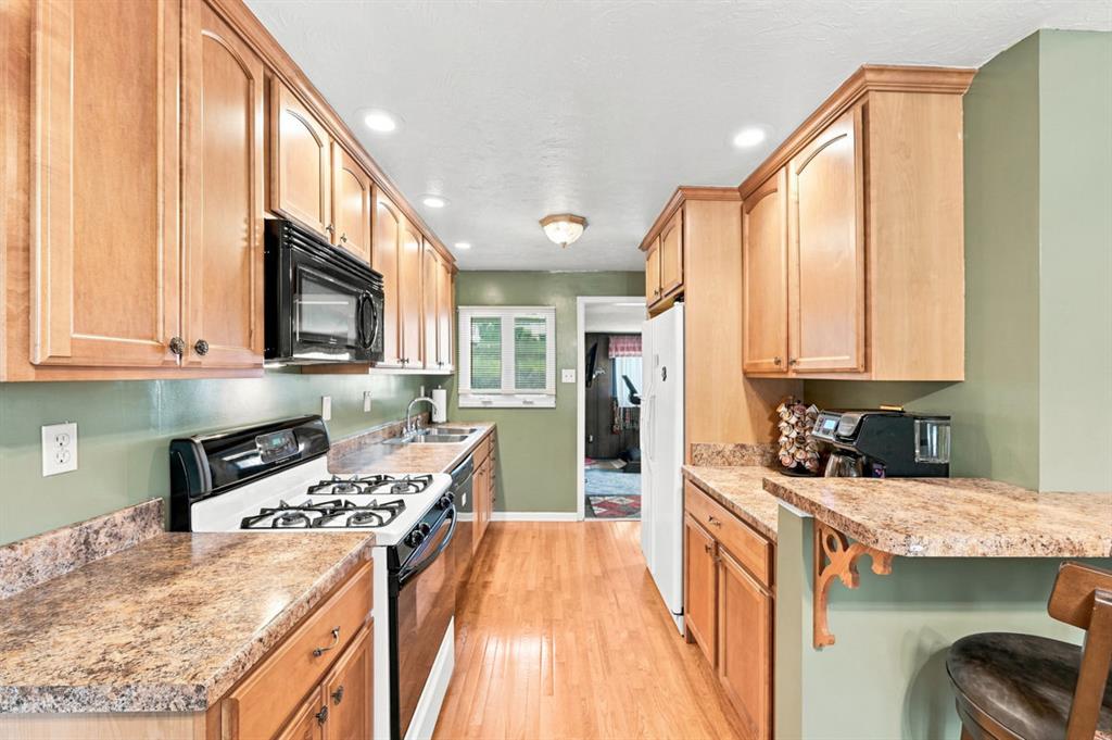 675 Meadow Lane Rochester, PA 15074 - Photo 4 of 33 Gallery Image 4