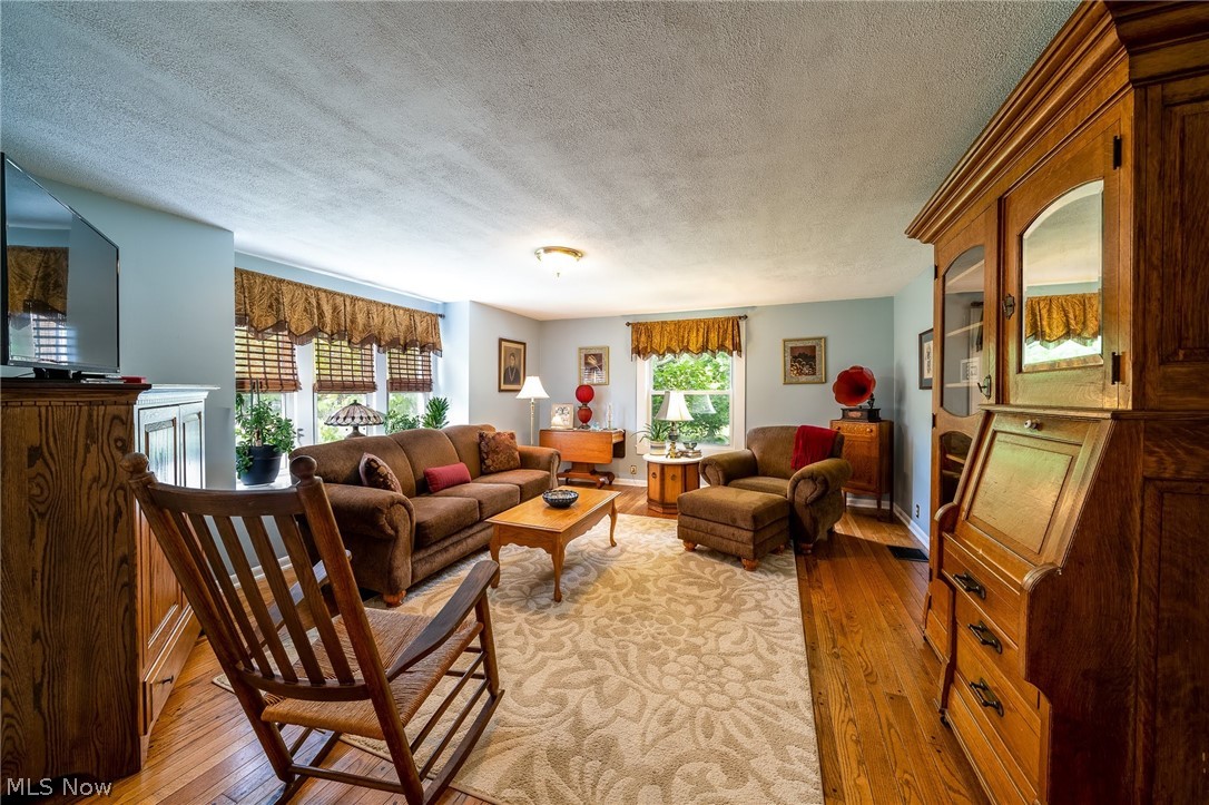 15959 Tavern Road Burton, OH 44021 - Photo 8 of 31 Gallery Image 8
