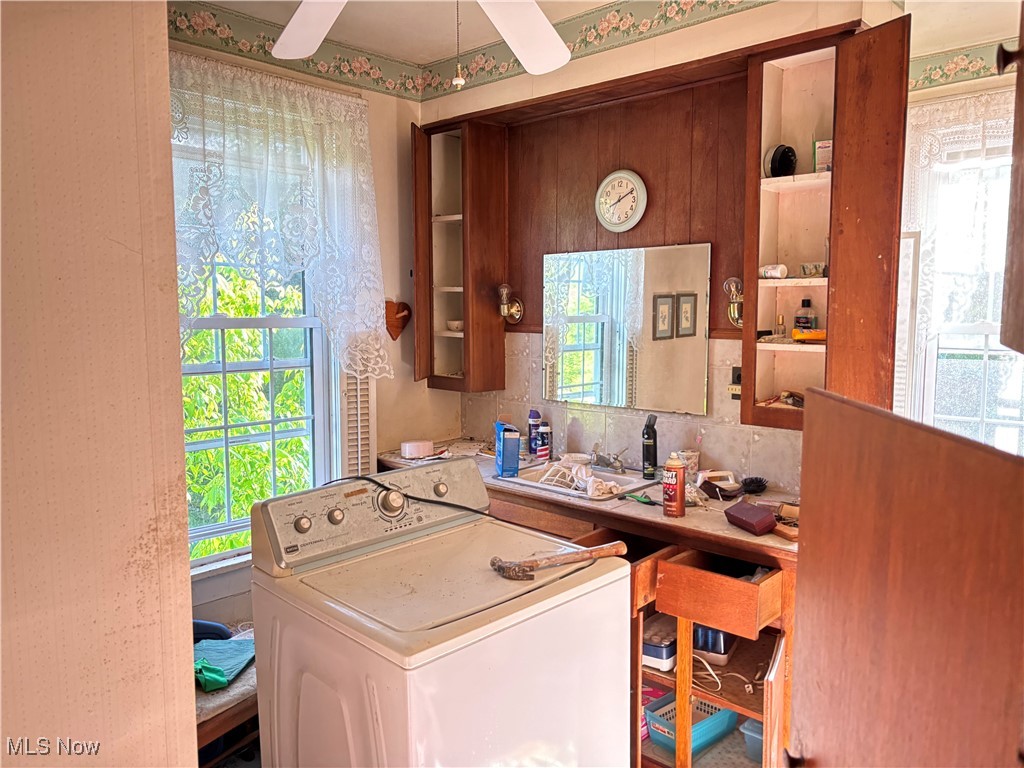 212 Rost Road Walker, WV 26180 - Photo 26 of 29 Washroom with washer / clothes dryer and ceiling fan