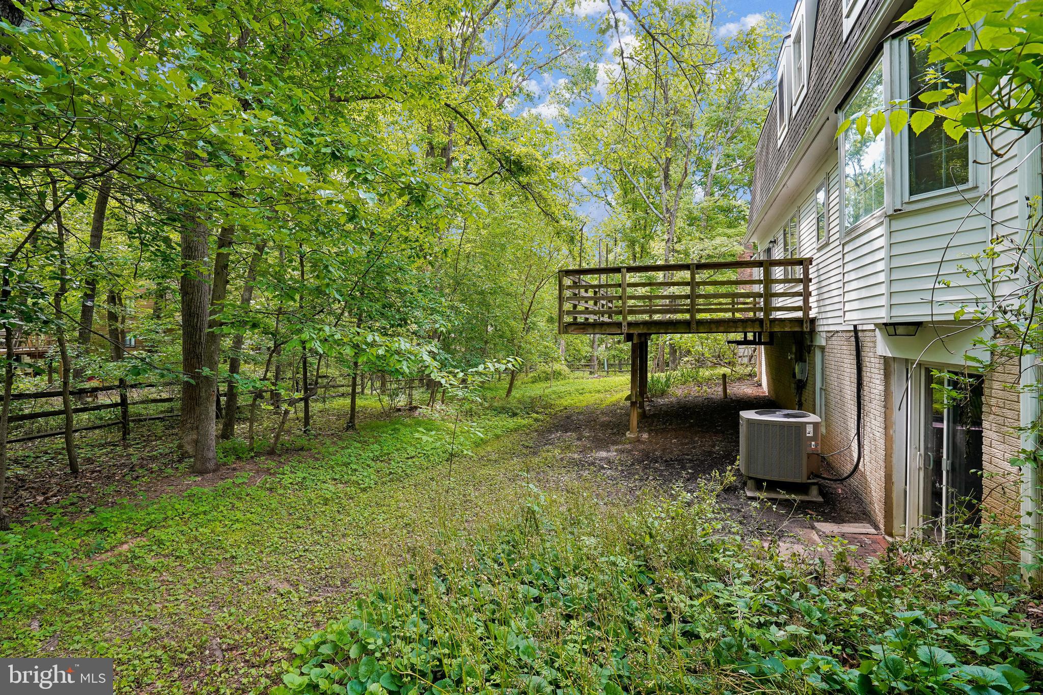10802 Dayflower Court Reston, VA 20191 - Photo 37 of 44 Rear yard