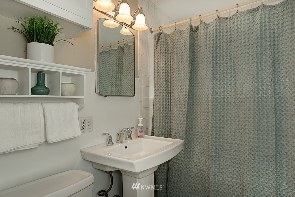 4118 Southwest Austin Street Seattle, WA 98136 - Photo 14 of 25 Gallery Image 14