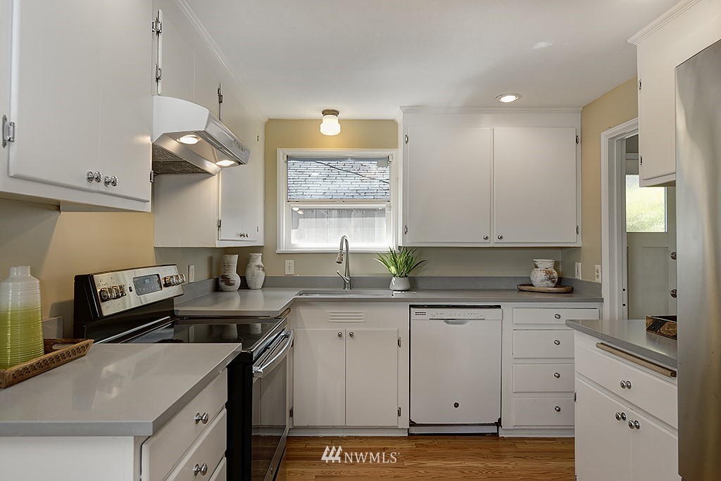 4118 Southwest Austin Street Seattle, WA 98136 - Photo 8 of 25 Gallery Image 8