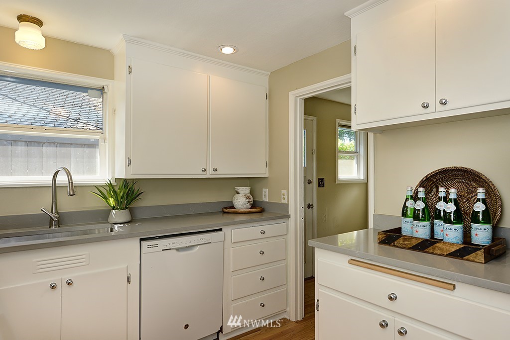4118 Southwest Austin Street Seattle, WA 98136 - Photo 10 of 25 Gallery Image 10