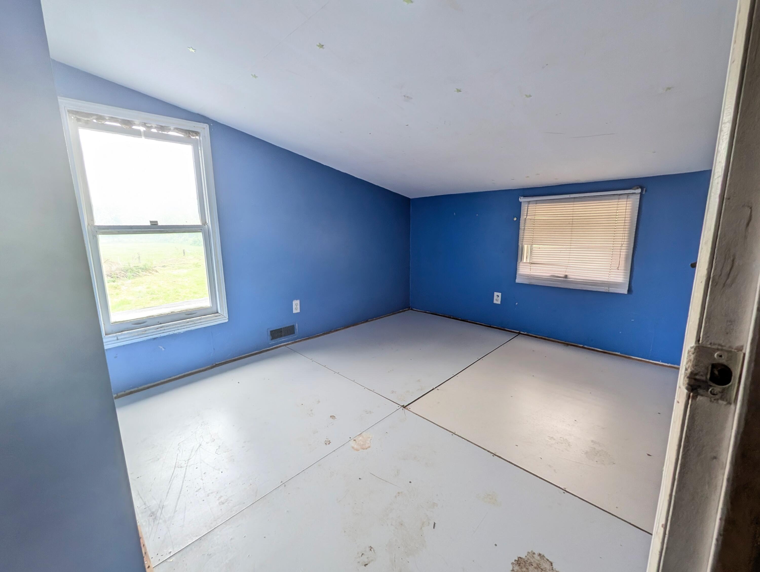 51270 92nd Avenue Decatur, MI 49045 - Photo 19 of 22 Upstairs Bedroom 2