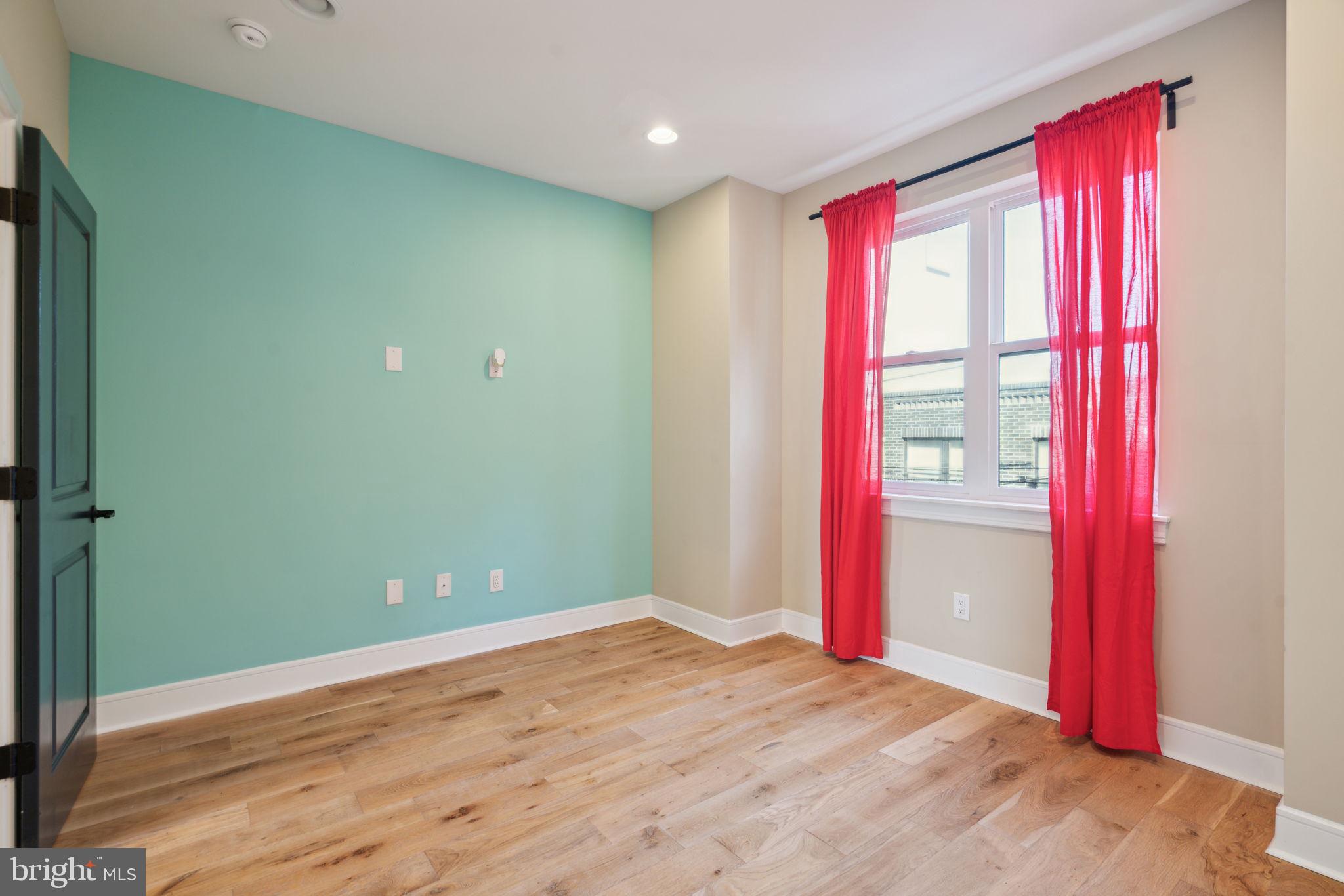 518 Mercy Street Philadelphia, PA 19148 - Photo 27 of 50 Bright and airy room with vibrant accents.
