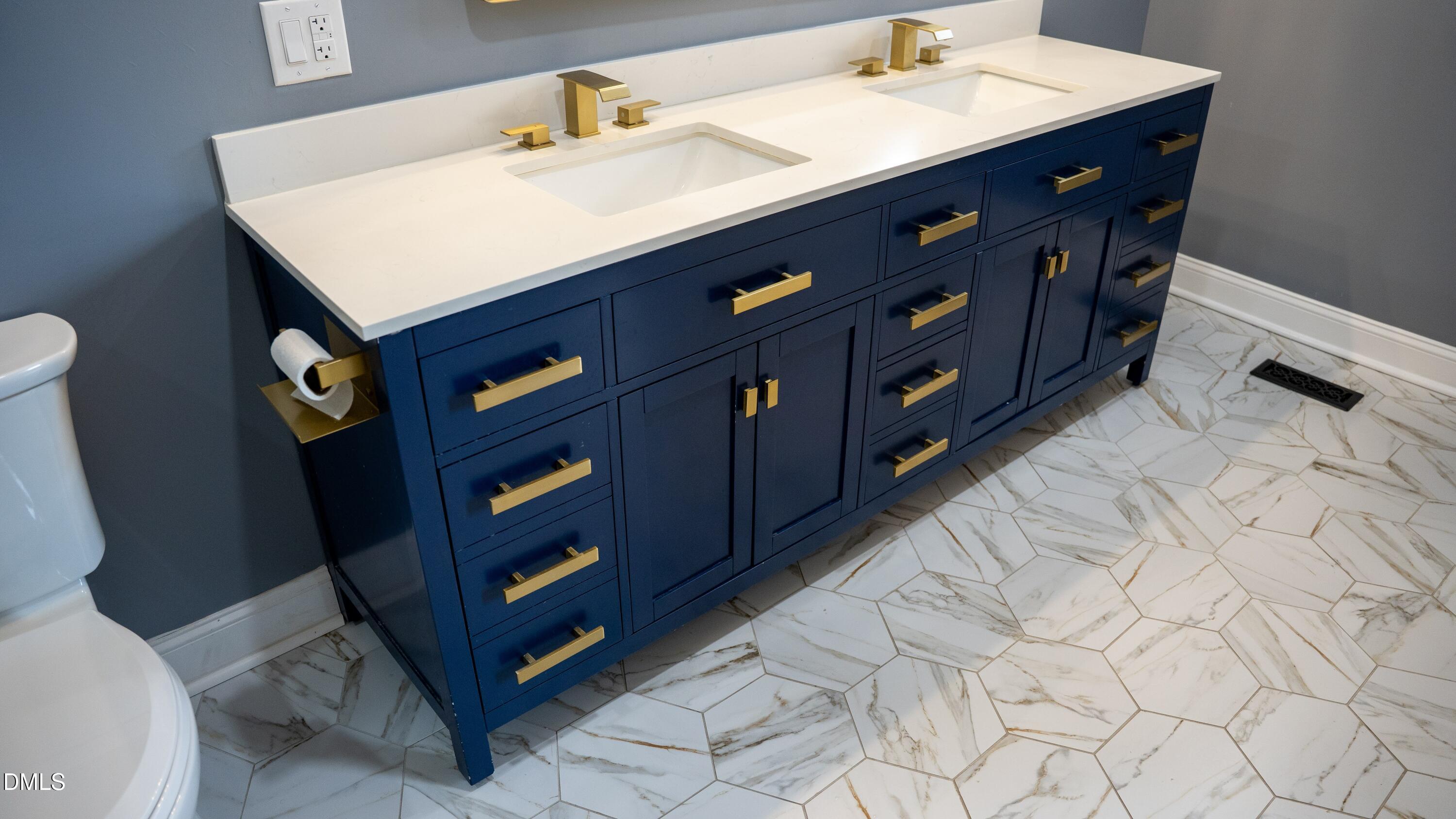 730 NW Boulevard Clinton, NC 28328 - Photo 48 of 68 Large Dual Vanity