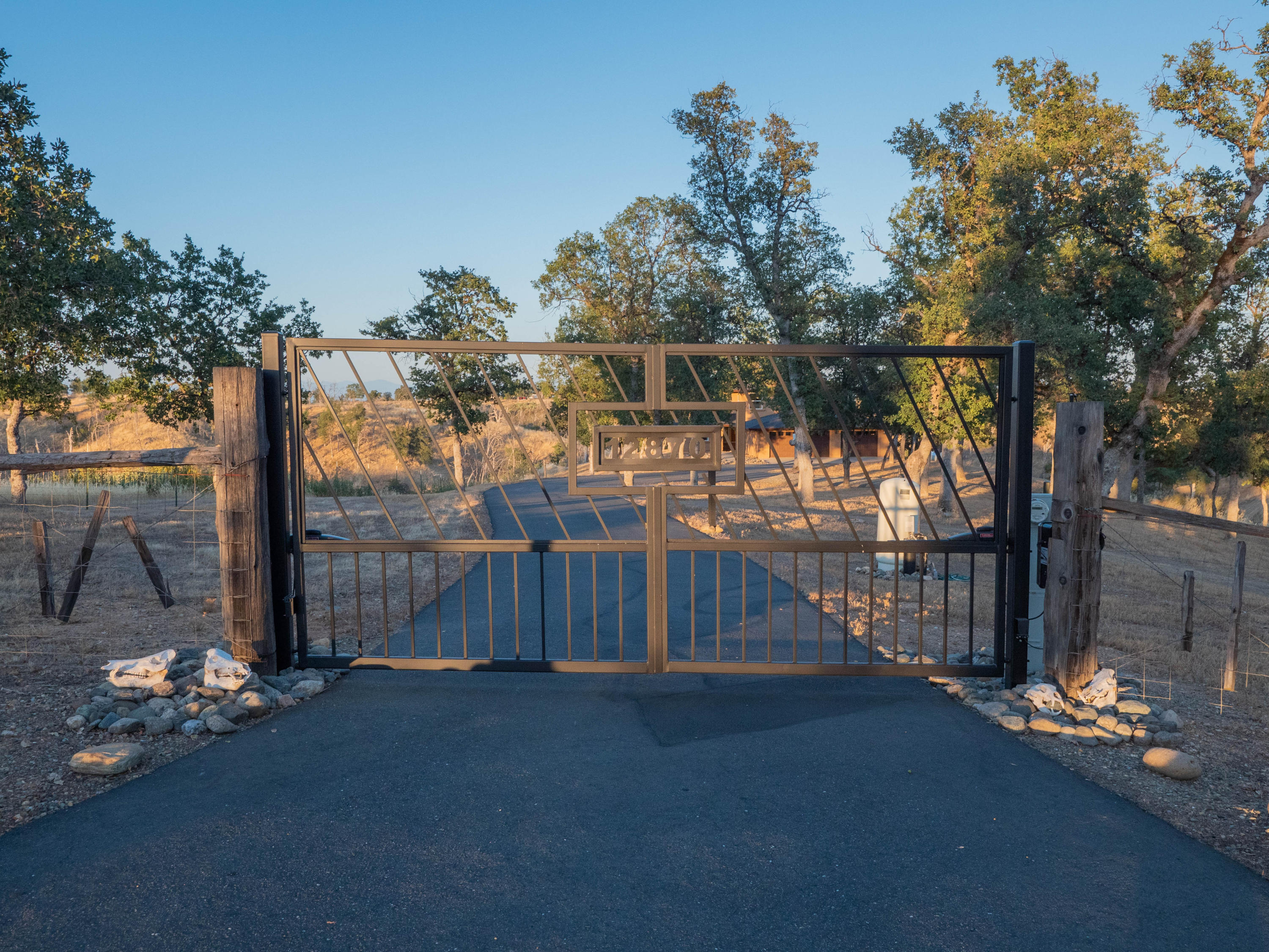 12870 Gas Point Road Igo, CA 96047 - Photo 26 of 44 Gate