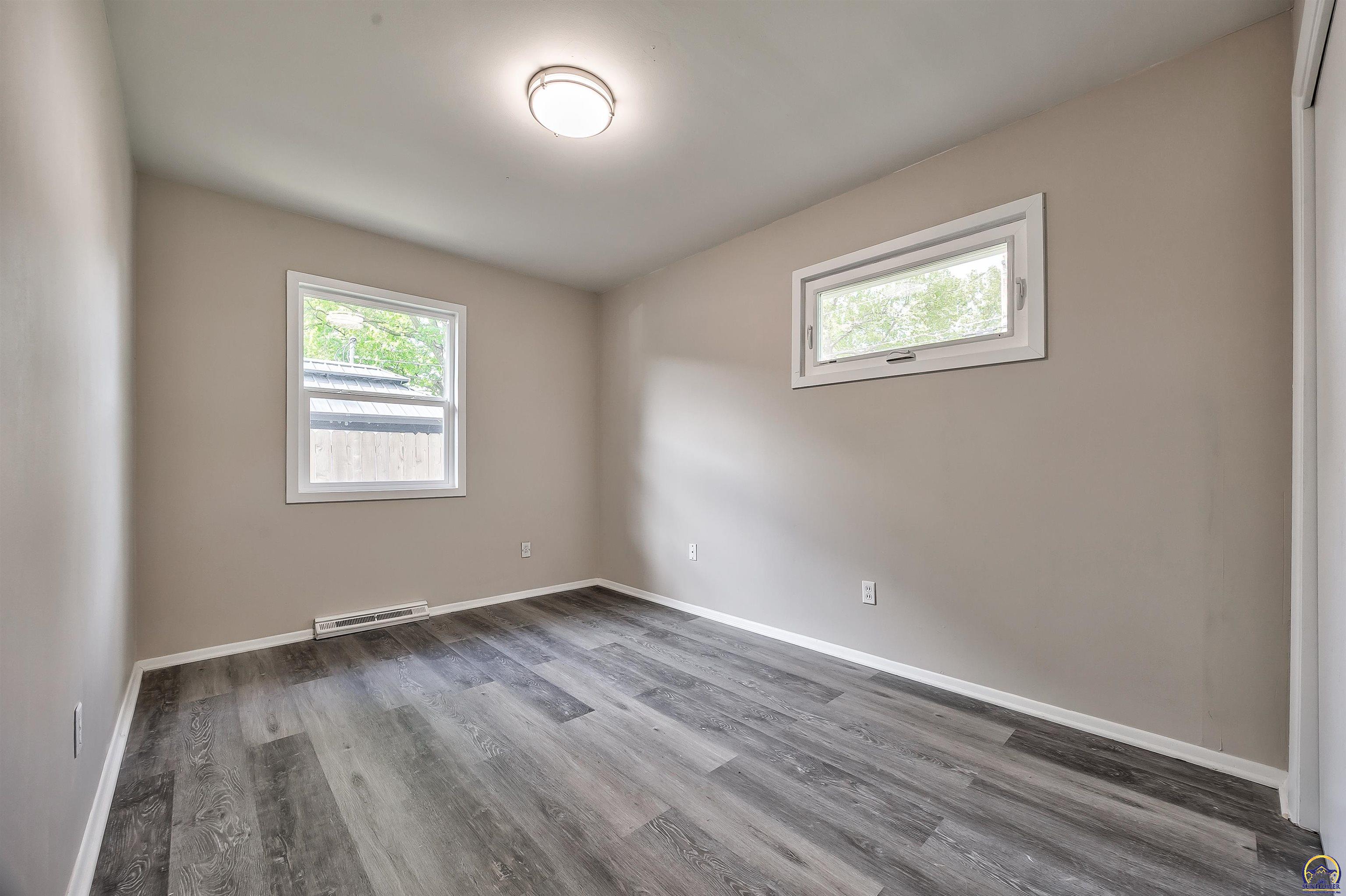 1917 Southwest Crest Drive Topeka, KS 66604 - Photo 11 of 25