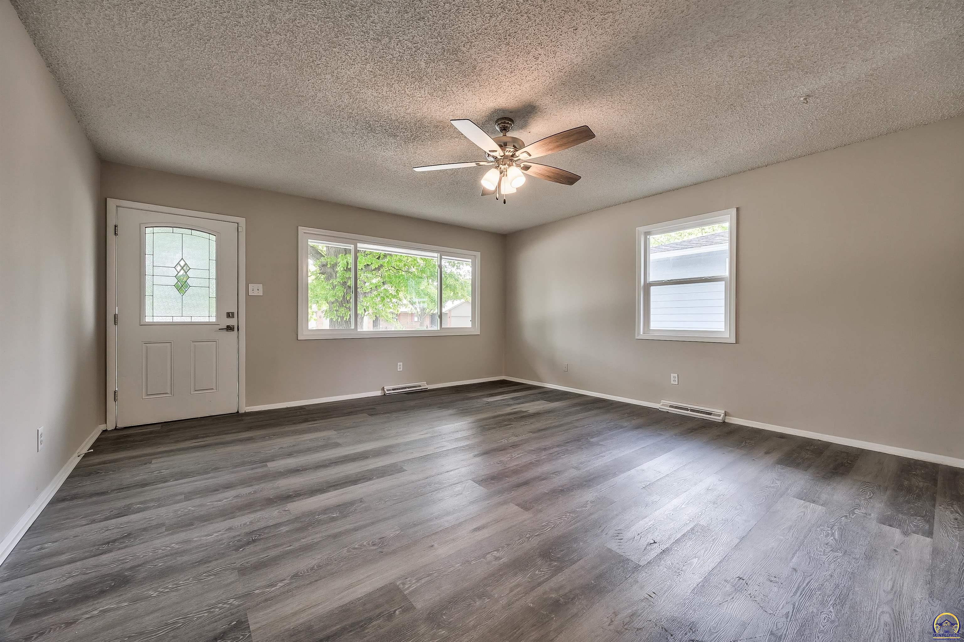 1917 Southwest Crest Drive Topeka, KS 66604 - Photo 14 of 25