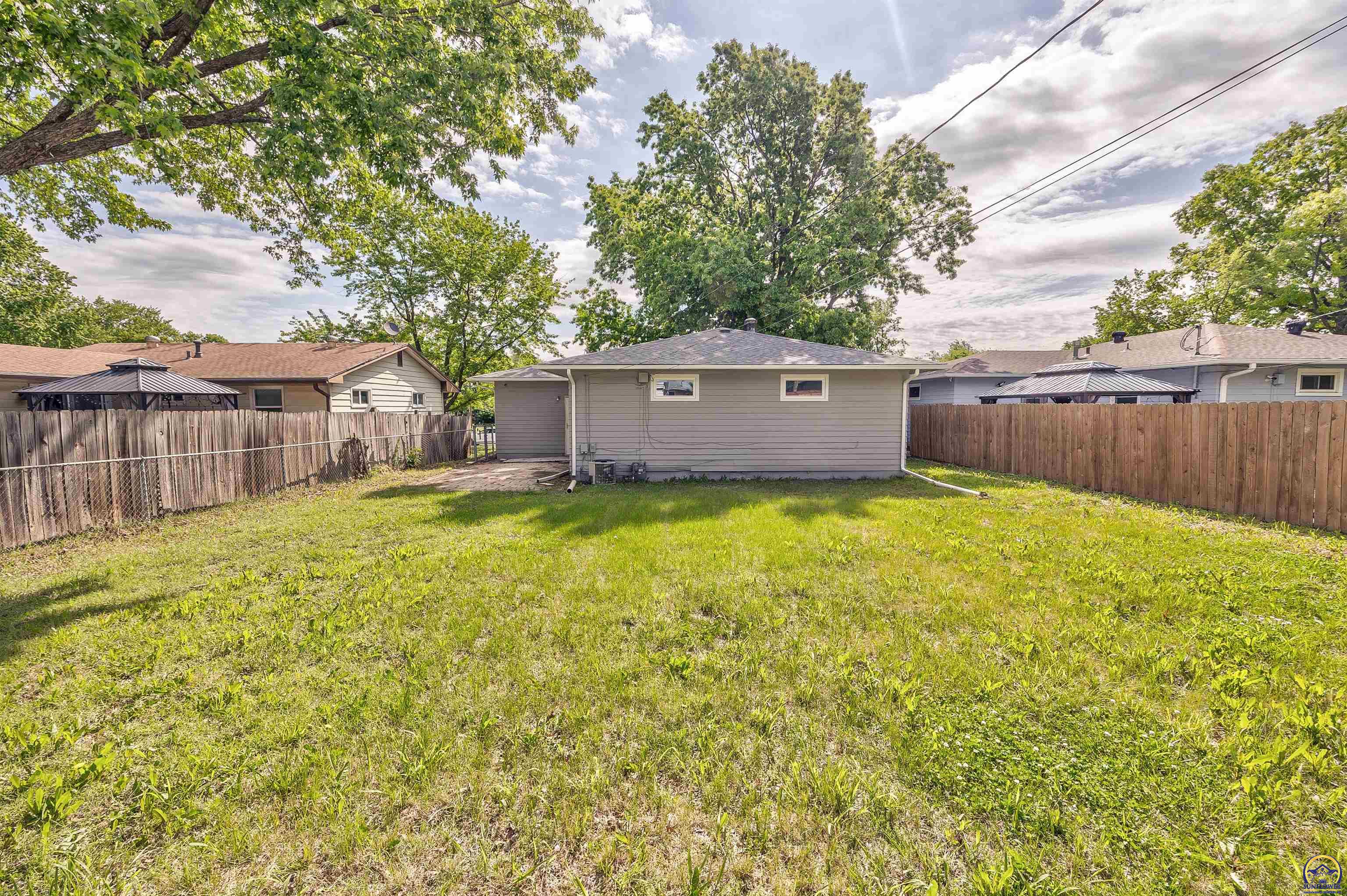 1917 Southwest Crest Drive Topeka, KS 66604 - Photo 24 of 25