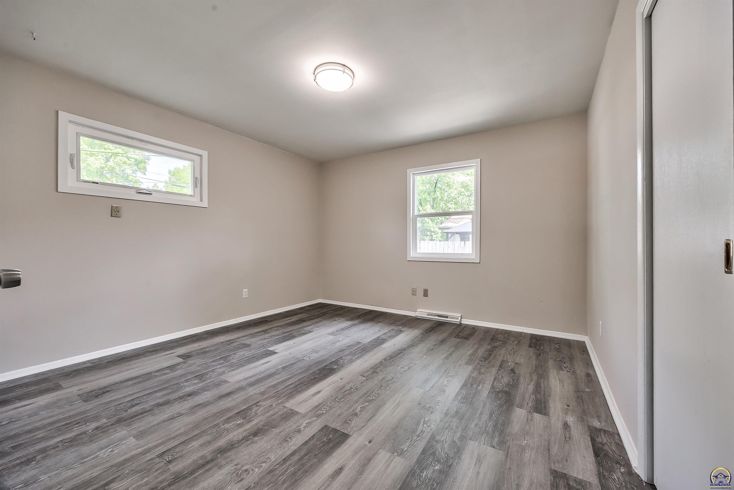 1917 Southwest Crest Drive Topeka, KS 66604 - Photo 10 of 25
