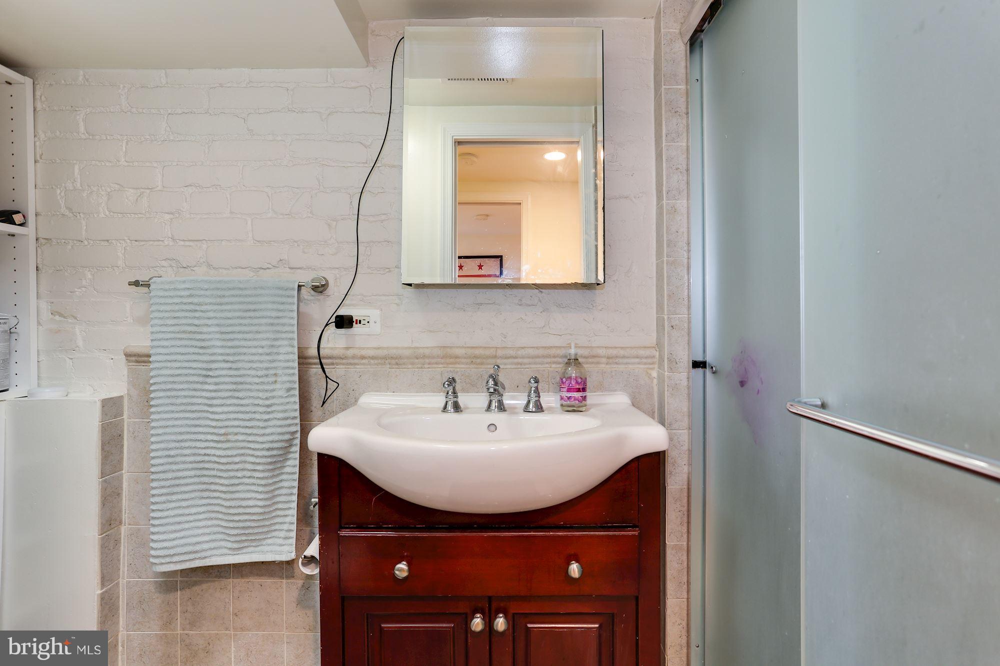 2323 Ontario Road Northwest, Unit 2 Washington, DC 20009 - Photo 7 of 13 Full Bath