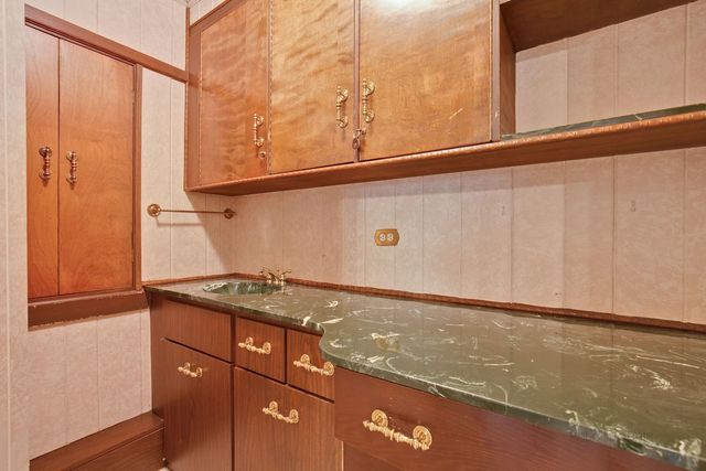 $715,000 | 210 South Avenue, Glencoe, IL 60022